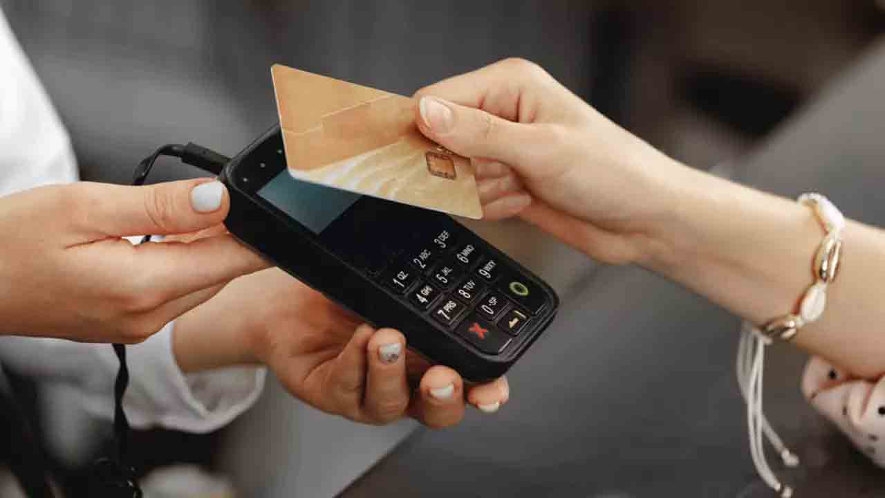 TCS |  క్రెడిట్‌ కార్డుతో విదేశాల్లో 7లక్షల్లోపు ఖర్చుపై టీసీఎస్‌ లేదు