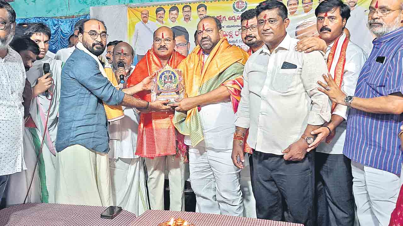 సర్కారుతో సఖ్యతతోనే సమస్యల పరిష్కారం