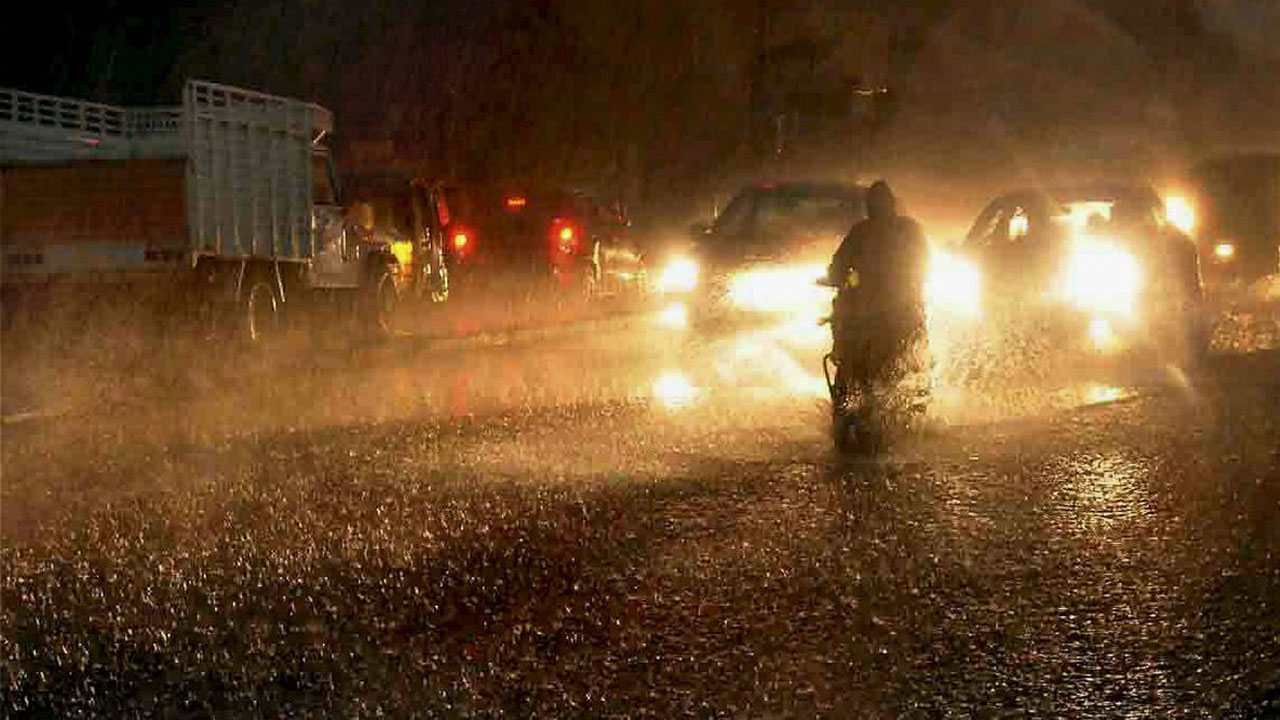 TS Weather | రాష్ట్రంలో రెండు రోజులు భారీ వర్షాలు.. ఈ జిల్లాలకు ఆరెంజ్‌ అలెర్ట్‌ జారీ..!