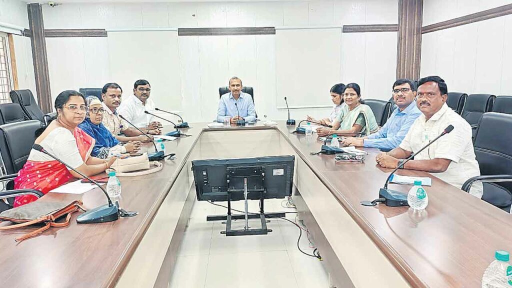 చిత్రించాడు