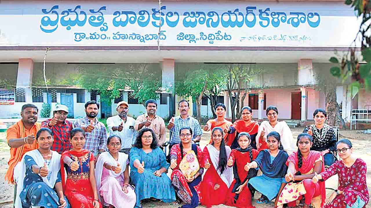 హుస్నాబాద్‌ విద్యార్థుల ప్రతిభ