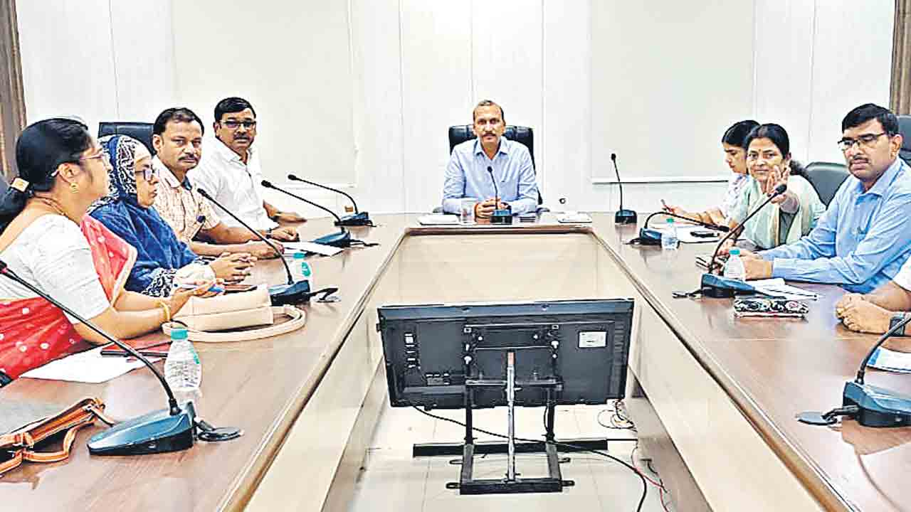 యాదగిరే టీయూ రిజిస్ట్రార్‌!