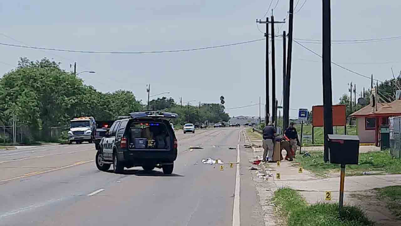 Texas Car Accident టెక్సాస్‌లో ప్రమాదం.. ప్రయాణికులపైకి దూసుకెళ్లిన