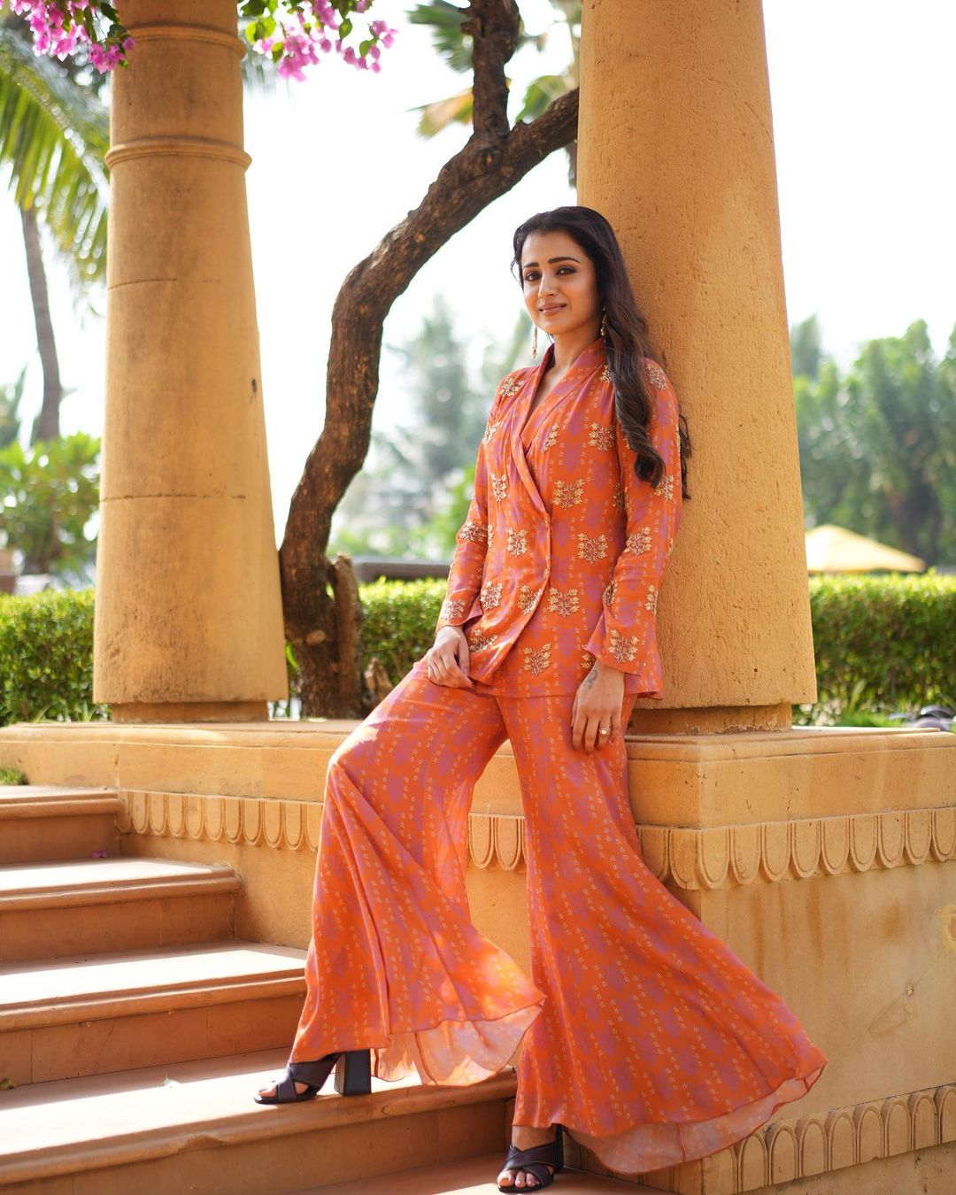 త్రిష (Trisha Krishnan) నటిస్తున్న తొలి లేడీ ఓరియెంటెడ్‌ యాక్షన్‌ చిత్రమిది కావడం విశేషం. ఆరుణ్‌ దర్శకత్వం వహిస్తున్నారు. 