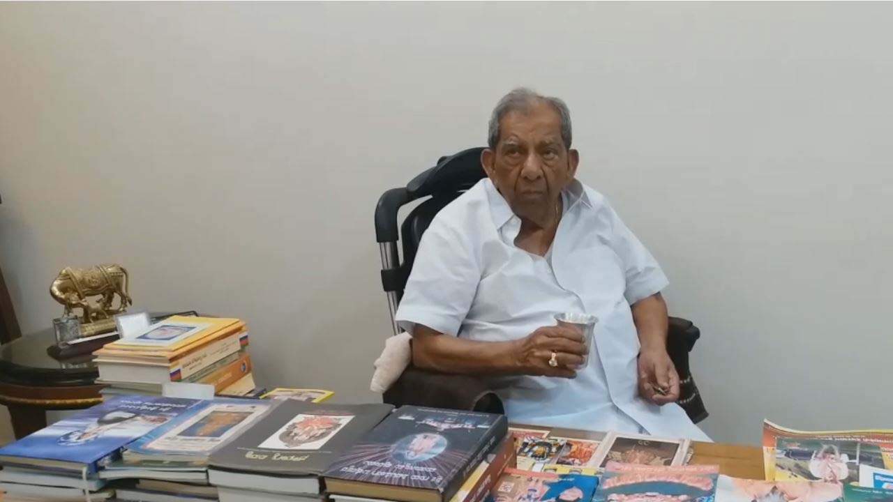 Karnataka Elections: కర్ణాటక ఎన్నికల చరిత్రలోనే అత్యంత వయోవృద్ధుడు.. 92ఏళ్ల వయసులో అసెంబ్లీకి