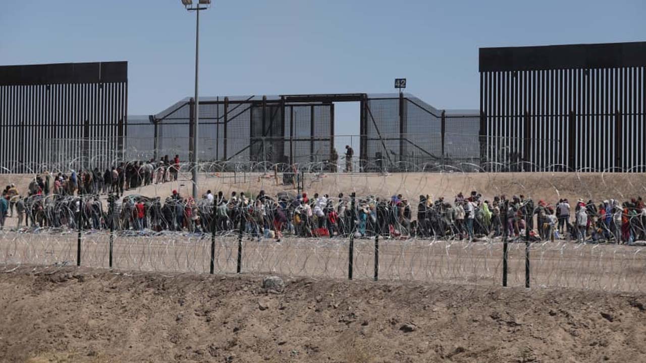 Title 42: అమెరికా – మెక్సికో బార్డర్‌లో భారీగా శరణార్థులు.. అసలు టైటిల్‌ 42 ఏంటి.?