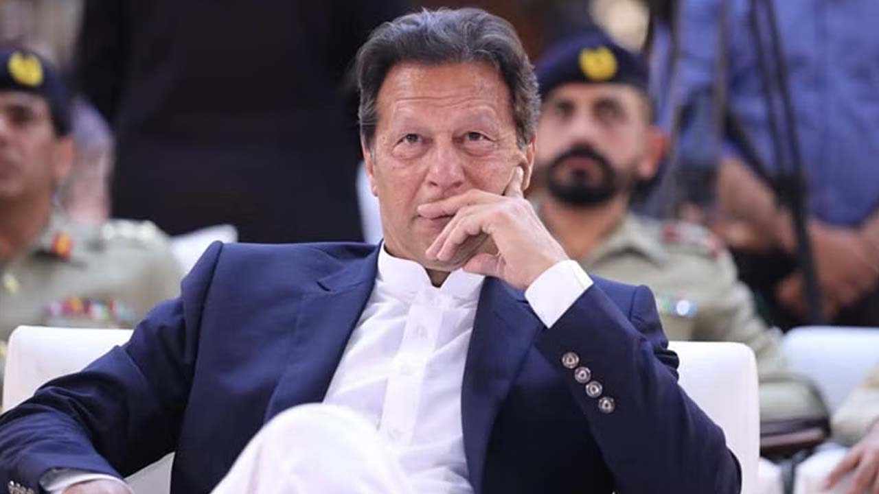 Imran Khan: ఇమ్రాన్‌ ఖాన్‌ను వెంటాడుతున్న రెండు కేసులు