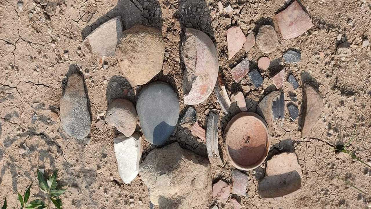 Valmidi | వల్మిడిలో శాతవాహనుల ఆనవాళ్లు..! కందకాల్లో బయటపడ్డ 3వేల ఏళ్ల నాటి మట్టిపాత్రలు..!