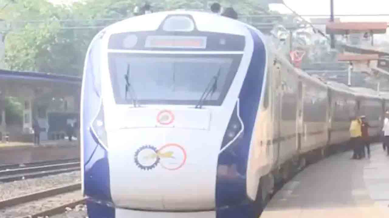 Vande Bharat Train | వందేభారత్‌ ఎక్స్‌ప్రెస్‌పై మరోసారి రాళ్లదాడి.. పగిలిని కిటికీ అద్దం