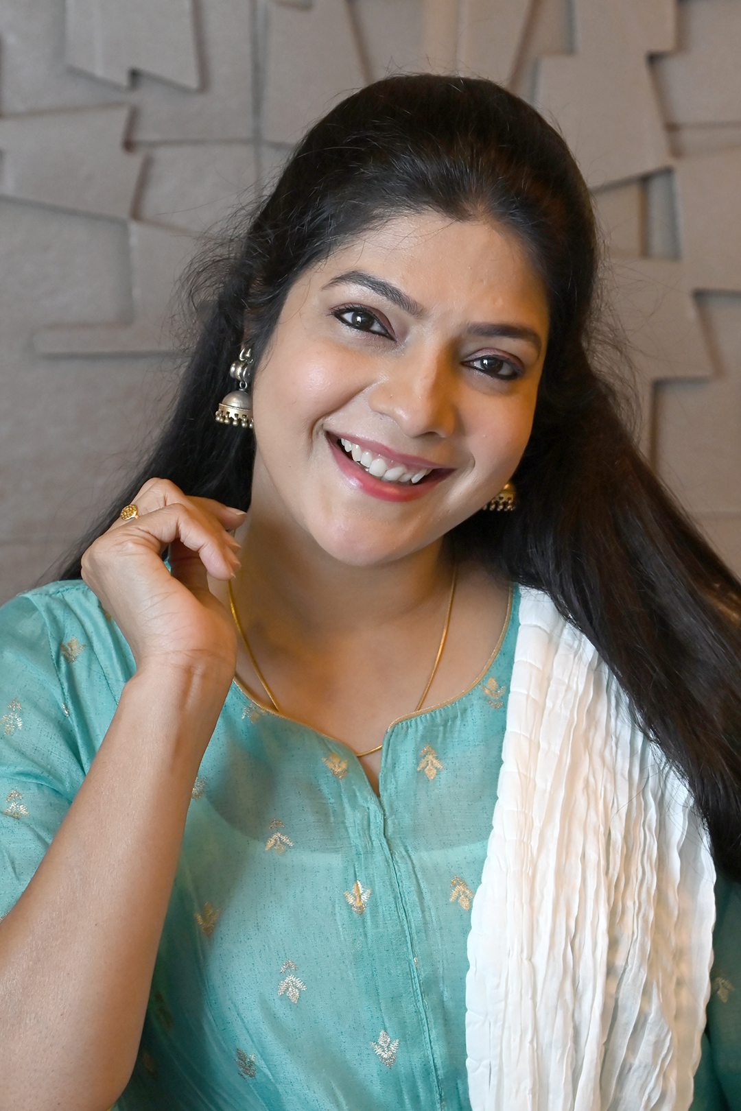 ఎదురెదురు ఇండ్లలో చాలాకాలంగా ఉంటున్నాం. స్వప్న (Swapna), ప్రియాంక (Priyanka) స్నేహితులు. స్వప్న(Swapna) గతంలోనూ వారి సినిమాల్లో నటించమని అడిగింది. 