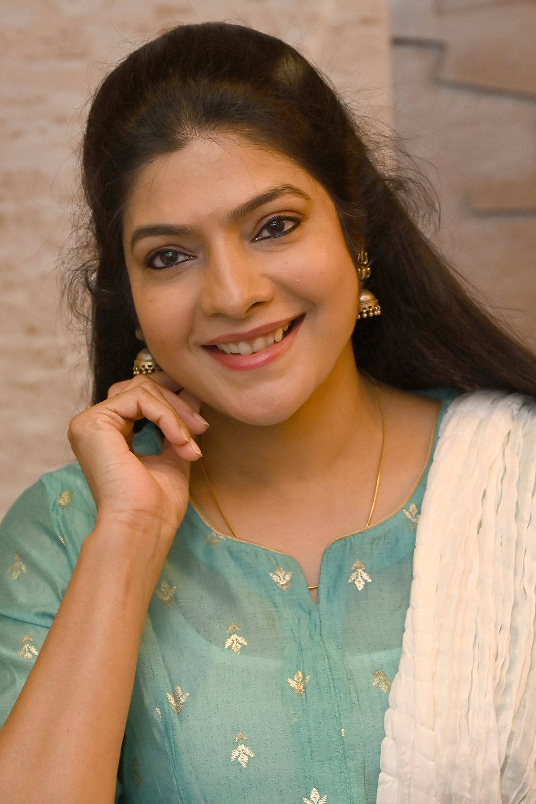 ఈ చిత్రాన్ని స్వప్న (Swapna) సినిమా, మిత్రవిందా (Mitravinda) మూవీస్‌ సంయుక్తంగా నిర్మించాయి. ప్రియాంక దత్ (Priyanka Dutt) నిర్మాత. నందిని రెడ్డి (Nandini Reddy) దర్శకత్వం వహించారు. 