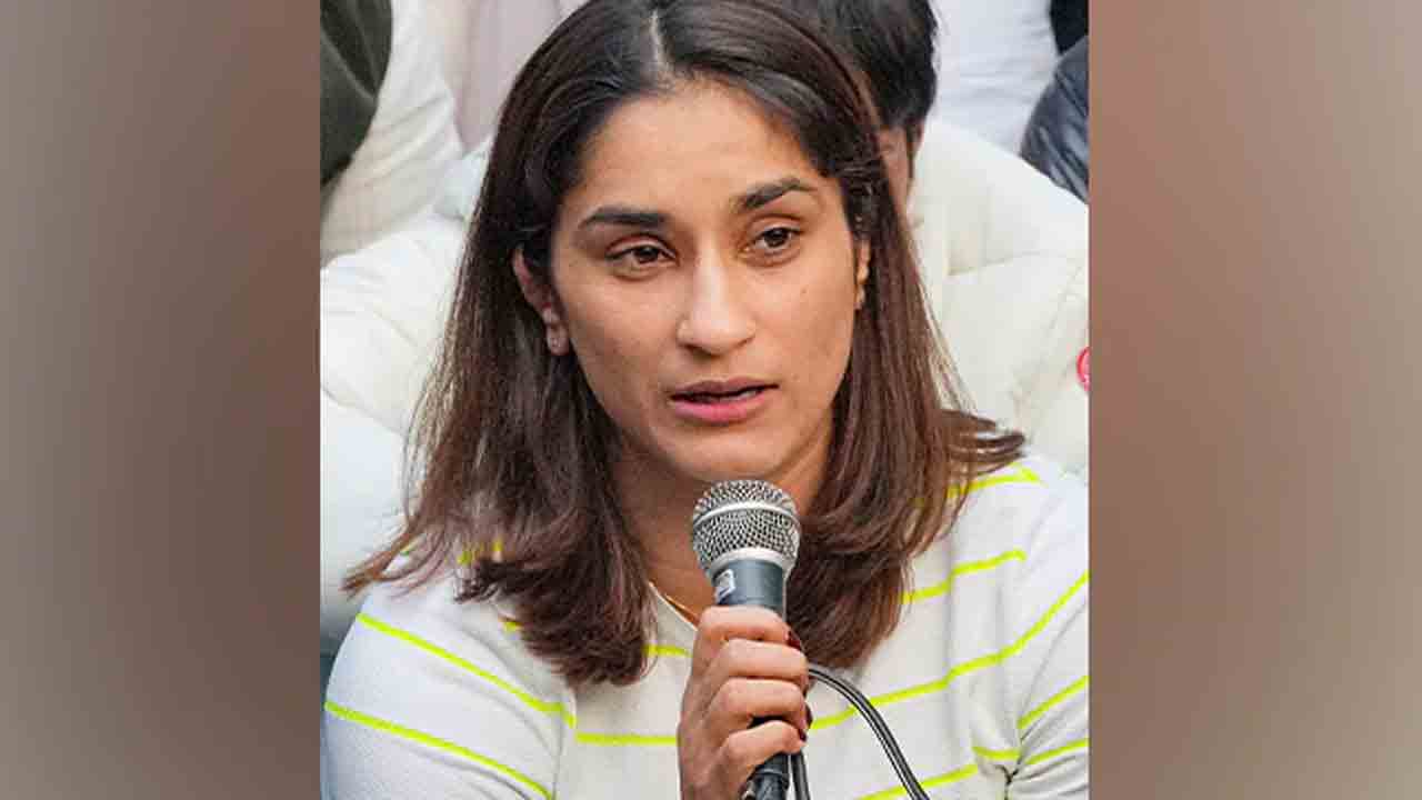 Vinesh Phogat | ఈ వ్యవహారాన్ని అణచివేయాలని చూస్తున్నారు.. కేంద్ర మంత్రి అనురాగ్ ఠాకూర్పై వినేష్ ఫోగట్ సంచలన ఆరోపణలు