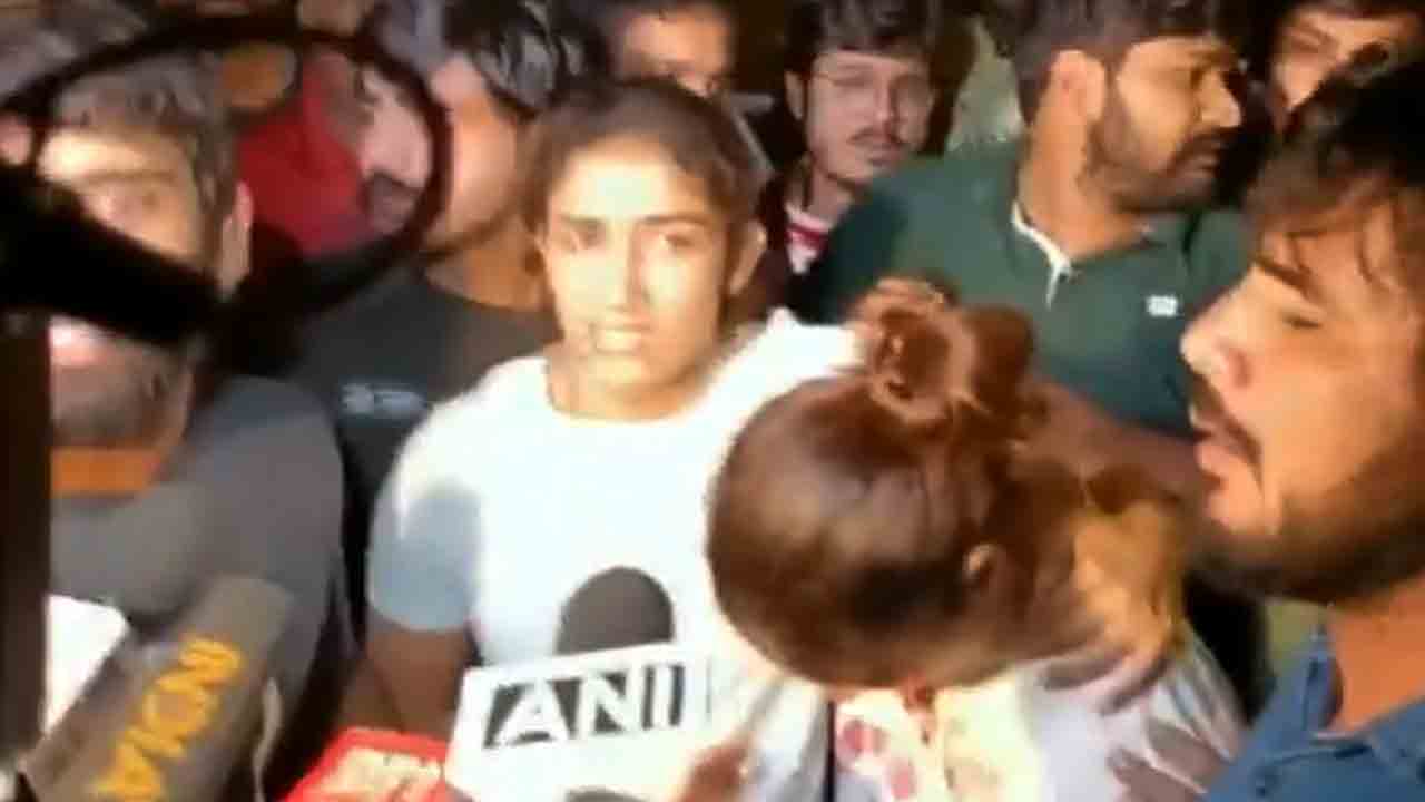 Vinesh Phogat | ఇలాంటి రోజులు చూసేందుకేనా పతకాలు సాధించింది..? : కన్నీటి పర్యంతమైన వినేశ్‌ ఫోగట్‌