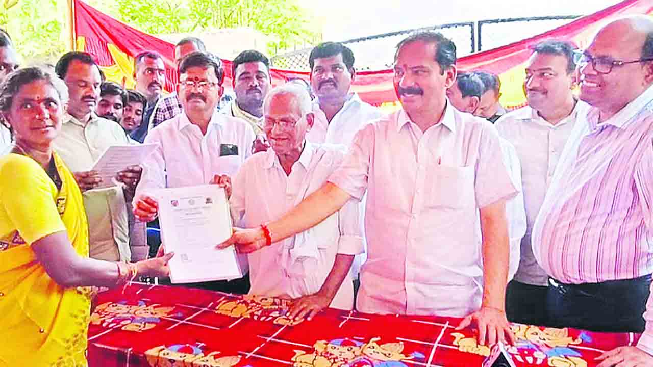 నిరుపేదలకు అండగా బీఆర్‌ఎస్‌ ప్రభుత్వం