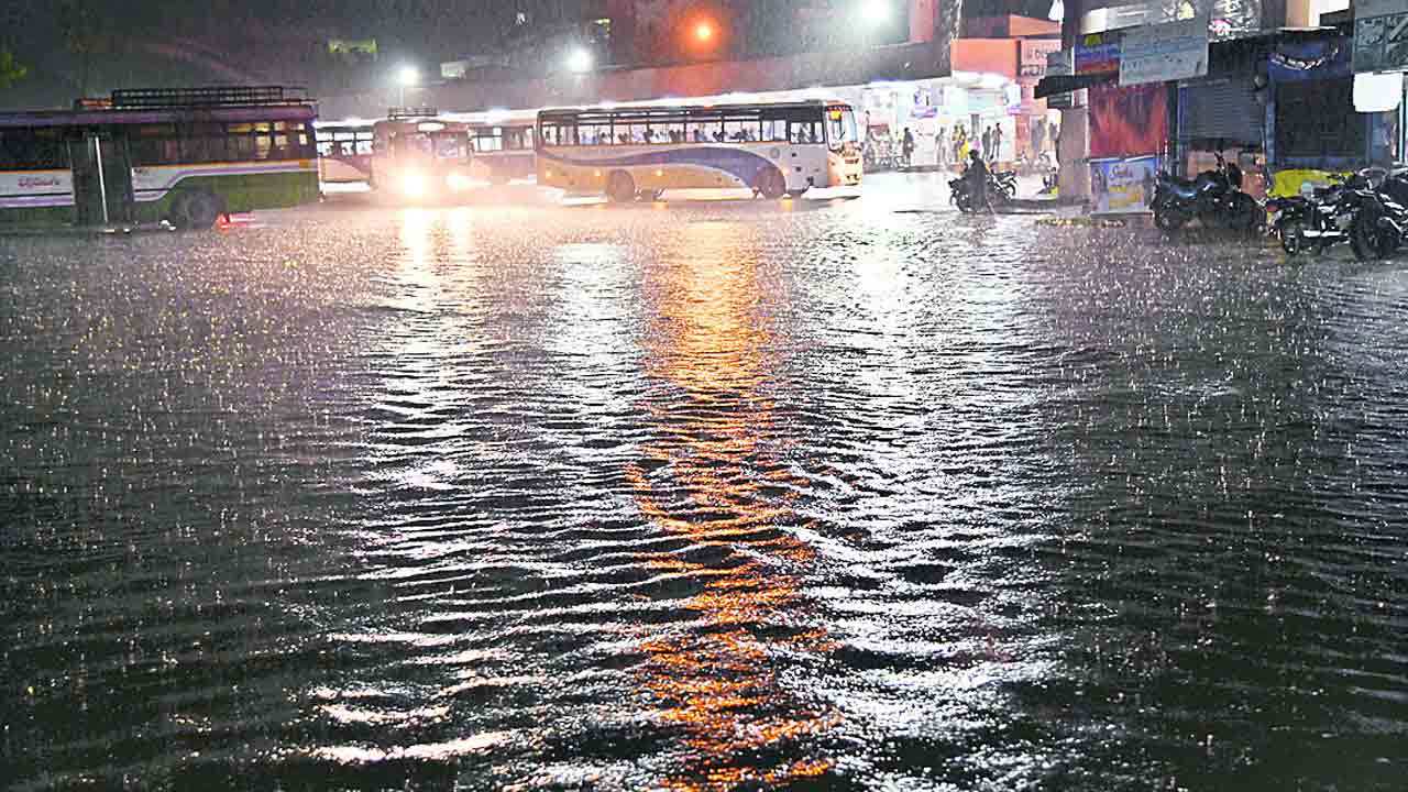 గంటపాటు ఏకధాటిగా..