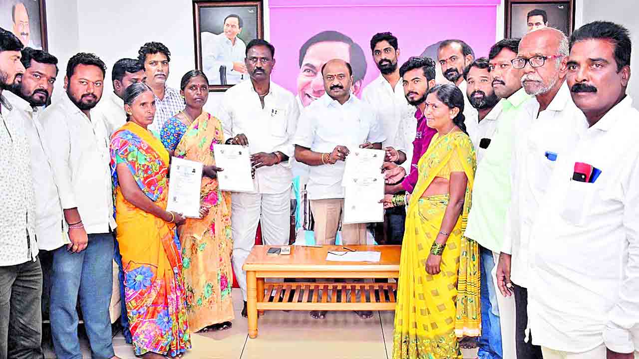 ఇండ్ల క్రమబద్ధీకరణ ఘనత కేసీఆర్‌దే..