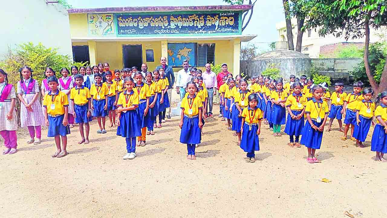 కల్నల్‌ తోవ.. సామాజిక సేవ..