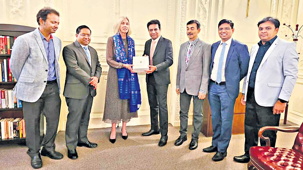 WB Discovery |    హైదరాబాద్‌కు వార్నర్‌ బ్రదర్స్‌.. అంతర్జాతీయ అభివృద్ధి కేంద్రం ఏర్పాటుకు నిర్ణయం