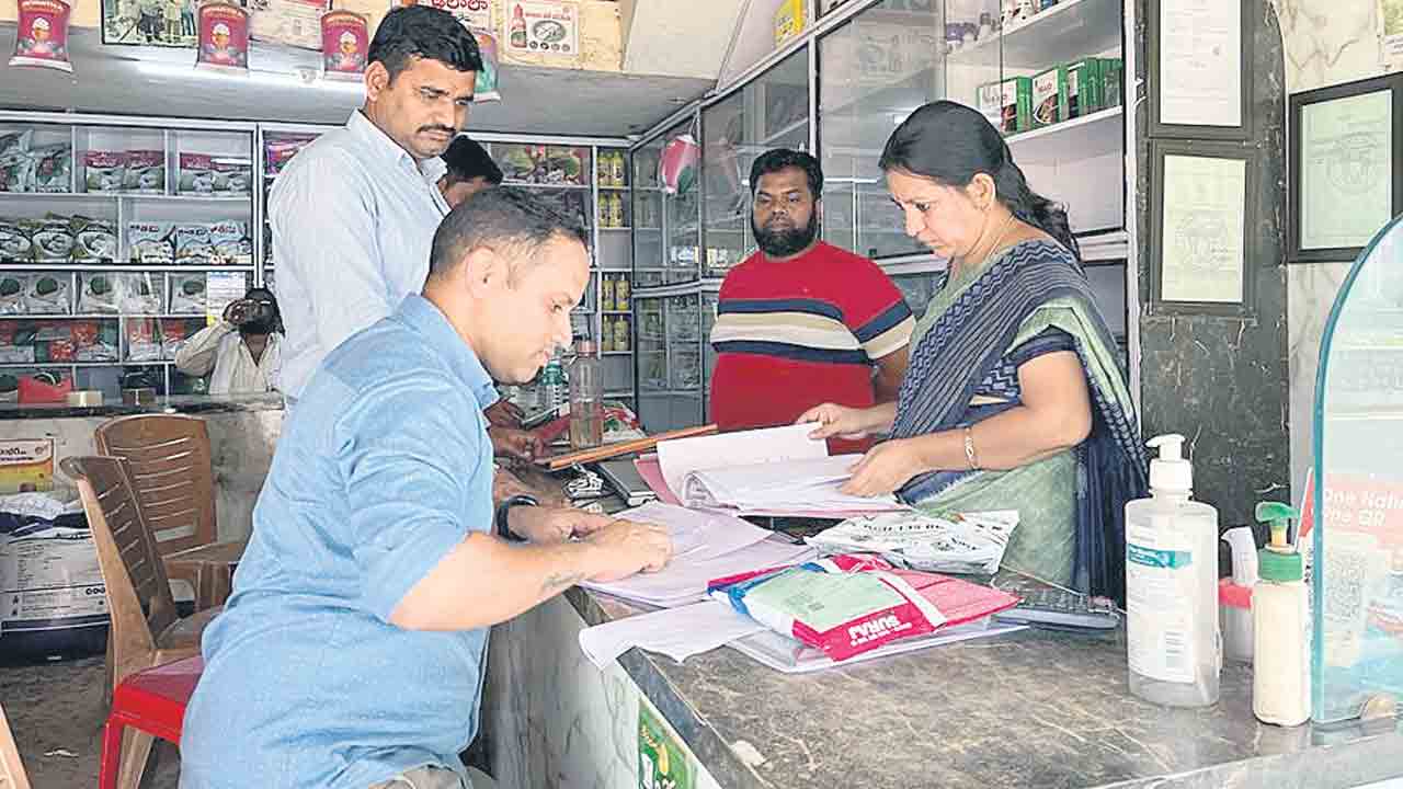 నకిలీ విత్తనాలపై ఉక్కుపాదం