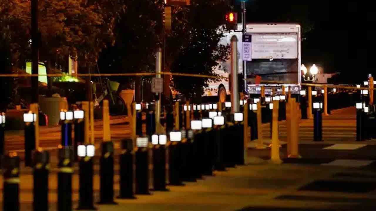 White House | శ్వేతసౌధం వద్ద ట్రక్కు బీభత్సం