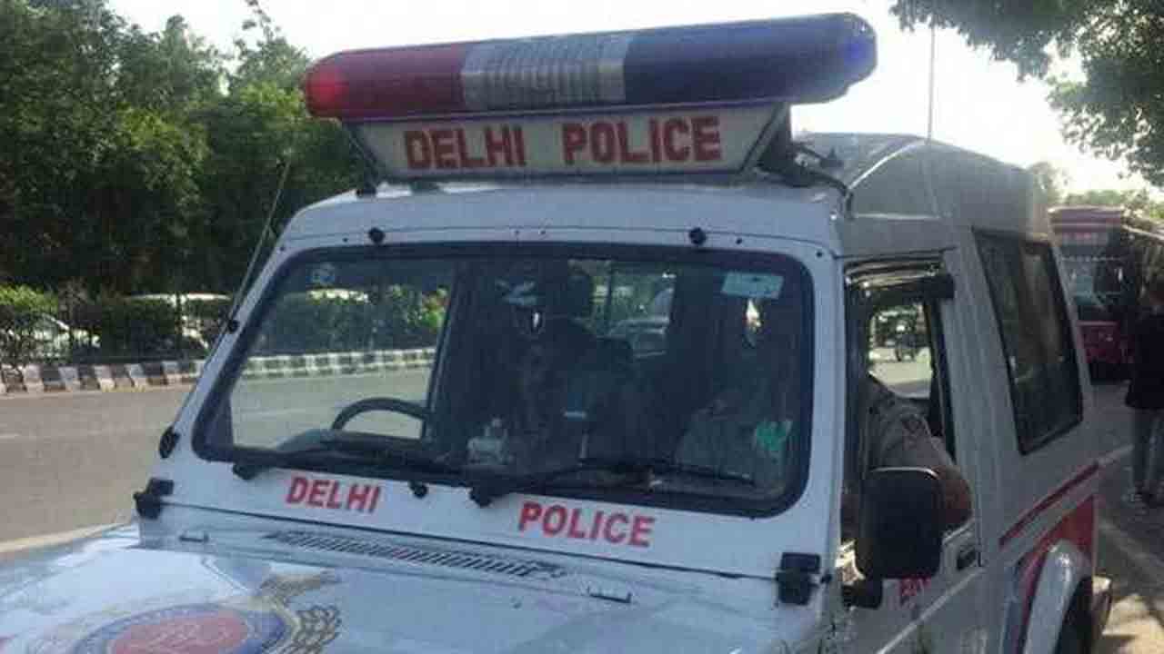 female |  The girl who was abducted 17 years ago was found in Delhi today