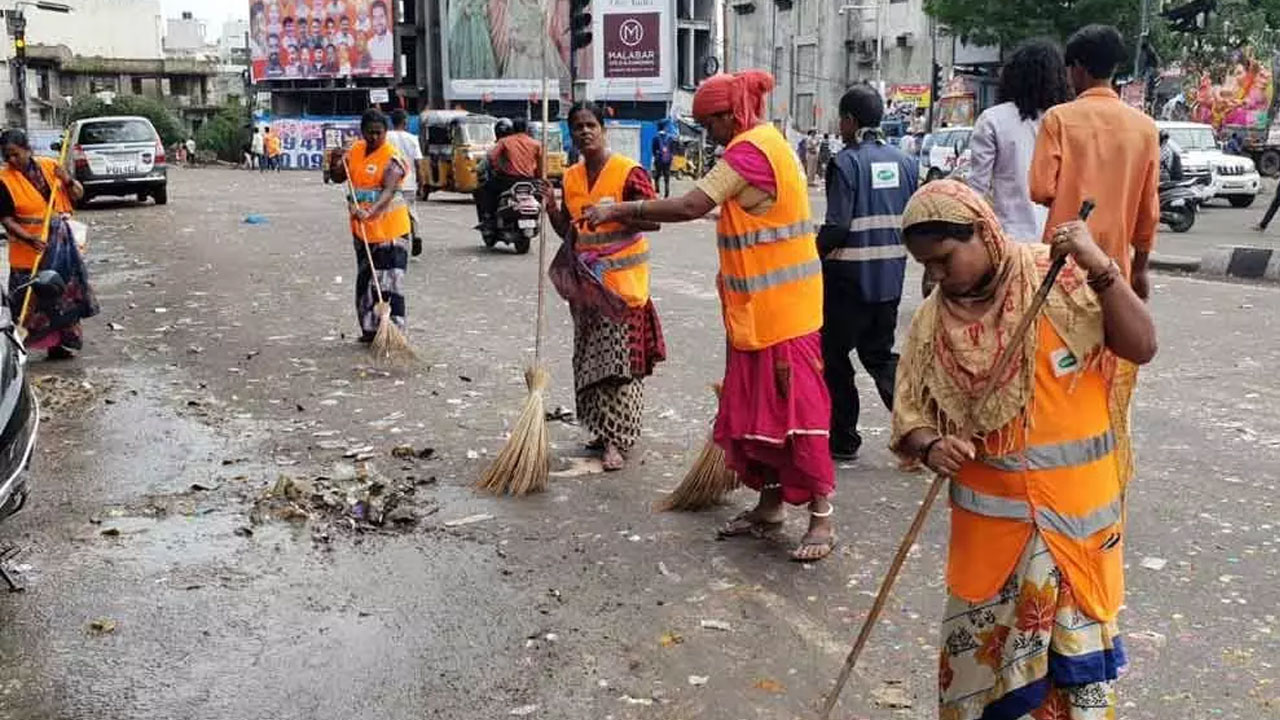 Salaries Hike | పారిశుధ్య కార్మికులకు సీఎం కేసీఆర్‌ మే డే కానుక..! వేతనాలు పెంచుతూ ఉత్తర్వులు జారీ..
