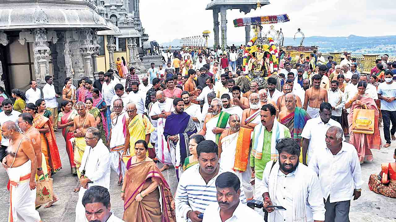 వైభవంగా యాదగిరీశుడి జయంత్యుత్సవాలు