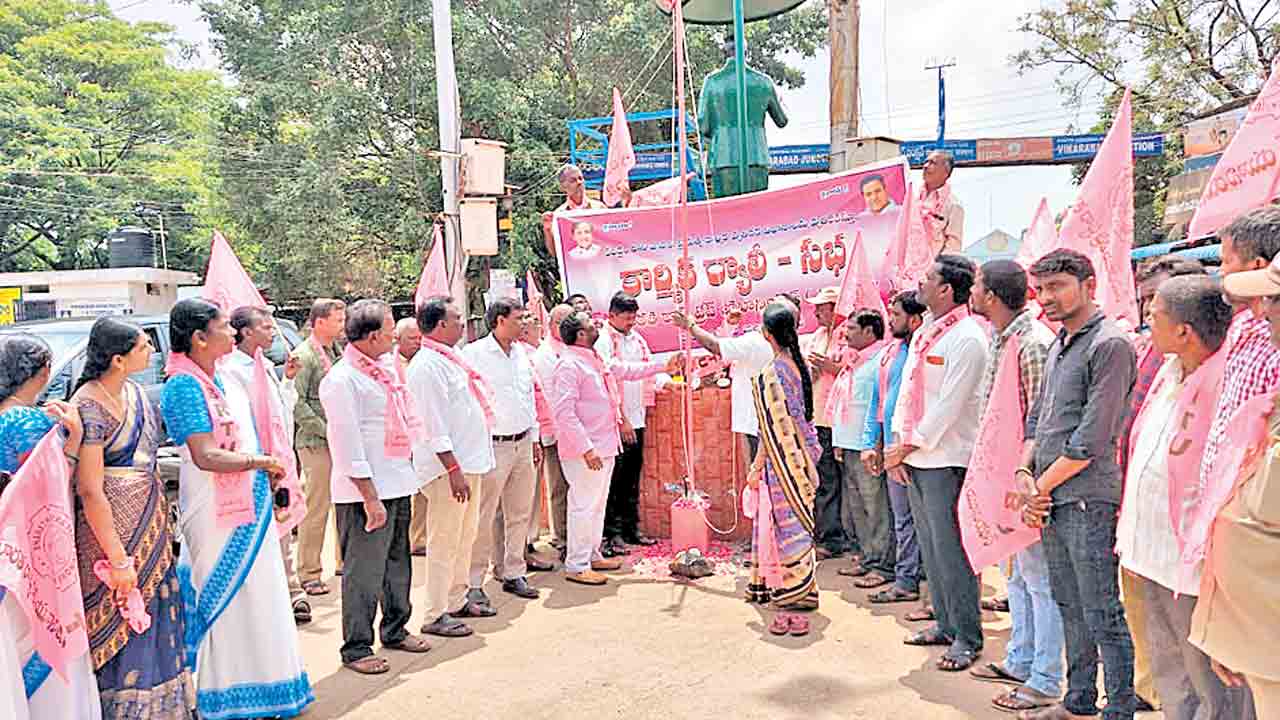 కార్మిక చట్టాలను నిర్వీర్యం చేస్తున్న బీజేపీ