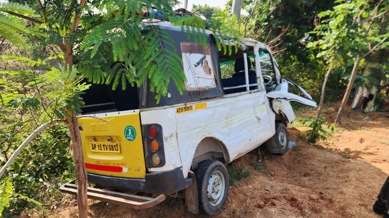 Rajanna Siricilla | రాజ‌న్న సిరిసిల్ల జిల్లాలో త‌ప్పిన ఘోర ప్ర‌మాదం..