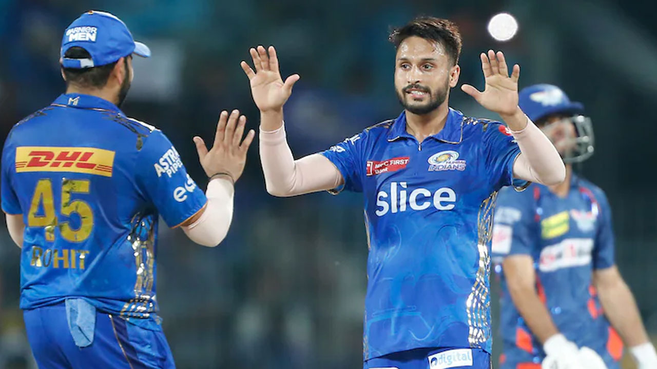 Akash Madhwal: టెన్నిస్ బాల్‌తో కెరీర్ ఆరంభం.. పంత్ కోచ్ వ‌ద్ద శిక్ష‌ణ‌.. ఎంఐ బౌల‌ర్ మ‌ద్వాల్ జ‌ర్నీ ఇలా..