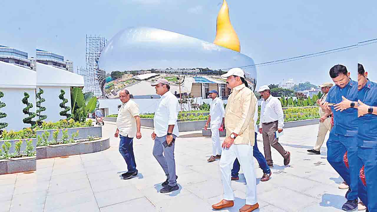 గడువులోగా స్మారకచిహ్నం పూర్తవ్వాలి