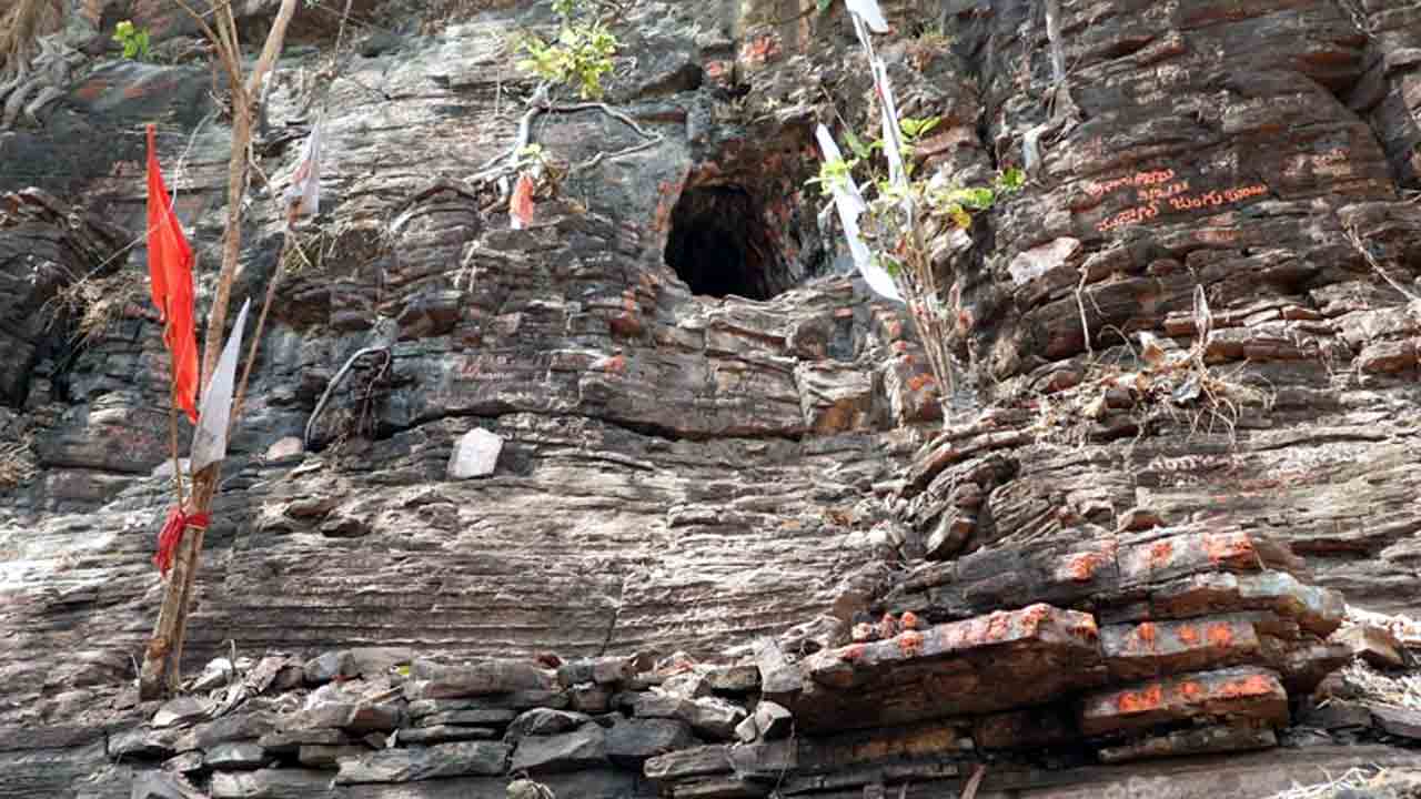 Arjun Loddi | అడవిలో ఎత్తయిన గుట్టల మధ్య అందాల గుహ.. పాండవులకు ఆ సొరంగానికి సంబంధమేంటి?