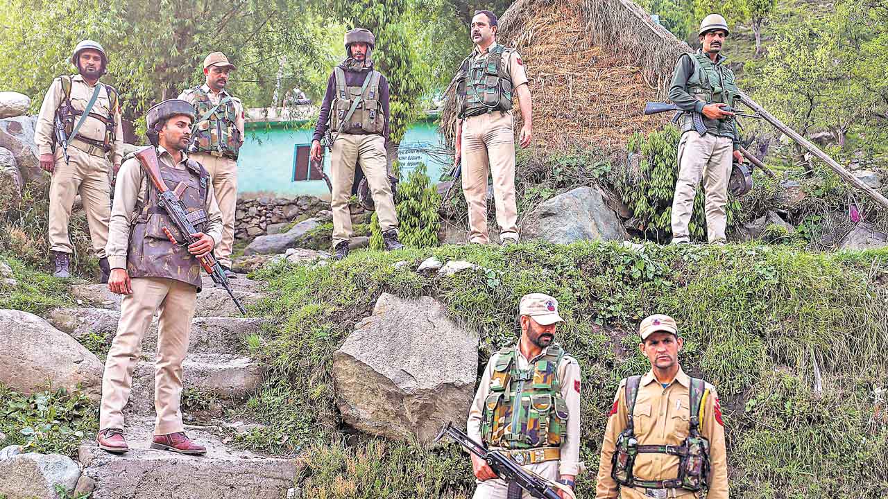 ఐదుగురు జవాన్ల మృతి