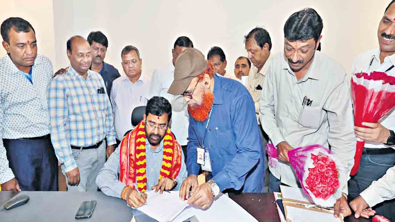 ప్రత్యేక కమిషనర్‌గా అశోక్‌రెడ్డి బాధ్యతలు