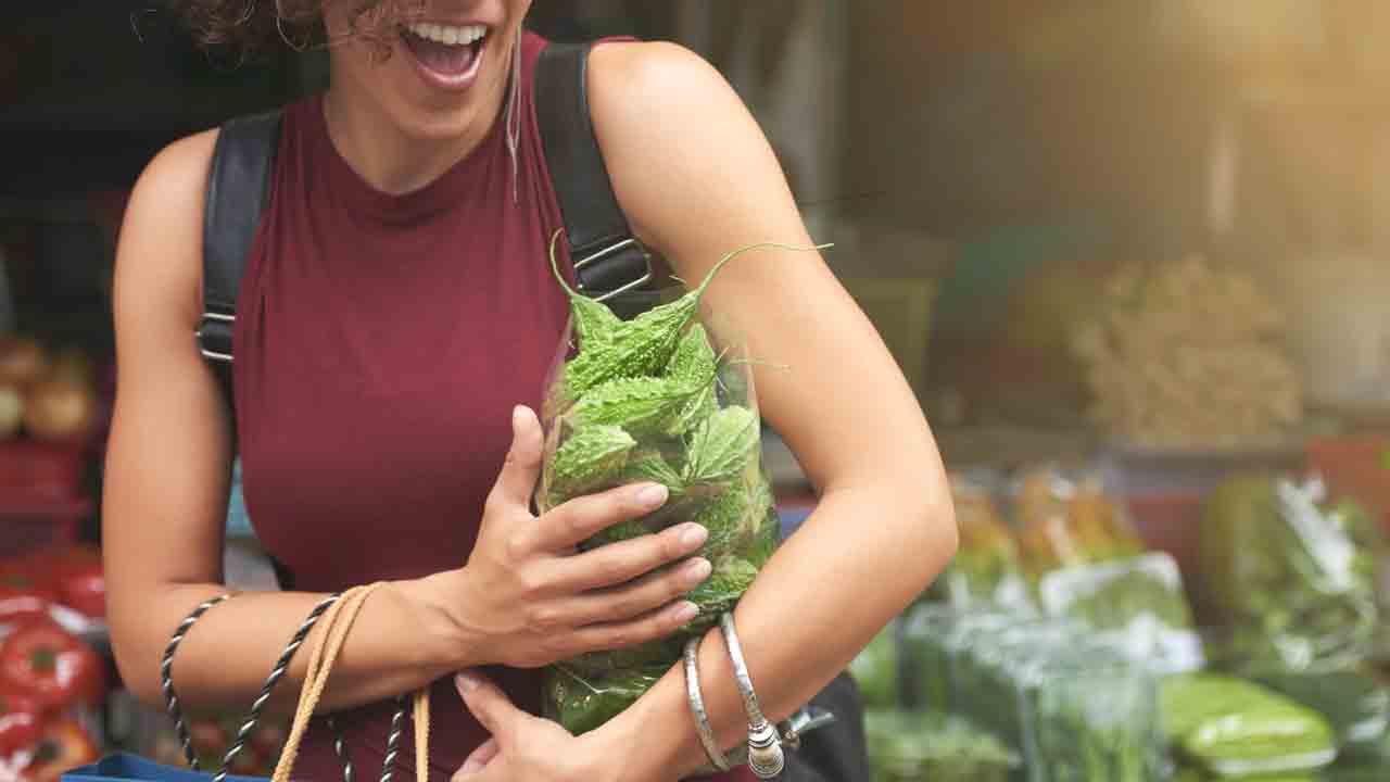 Bitter Gourd | కాక‌ర‌తో ఇలా అందాన్ని పెంచుకోండి..