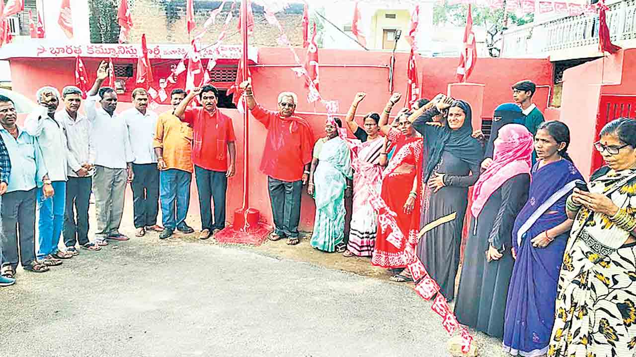 ఐక్యతతో హక్కులు సాధించుకోవాలి