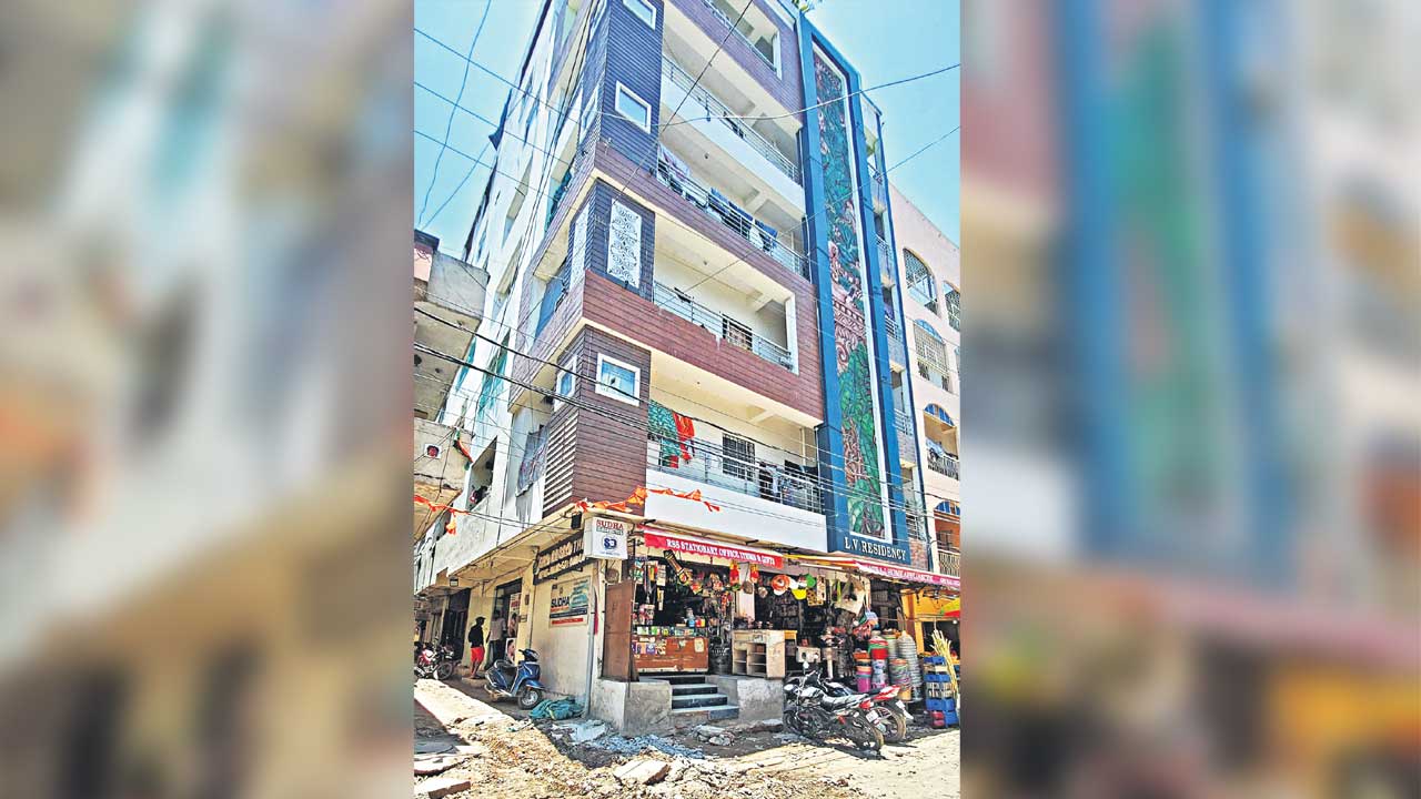 ఒకే భవనం నాలుగు నల్లాలు