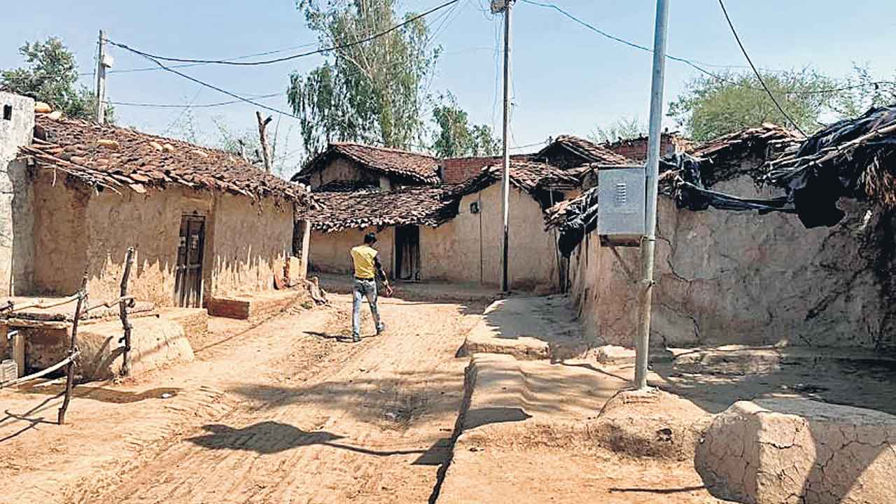 Slavery Index |  ఆధునిక బానిసత్వ సూచీలో భారత్‌ టాప్‌.. బాధితుల్లో 20 శాతం మంది ఇక్కడే