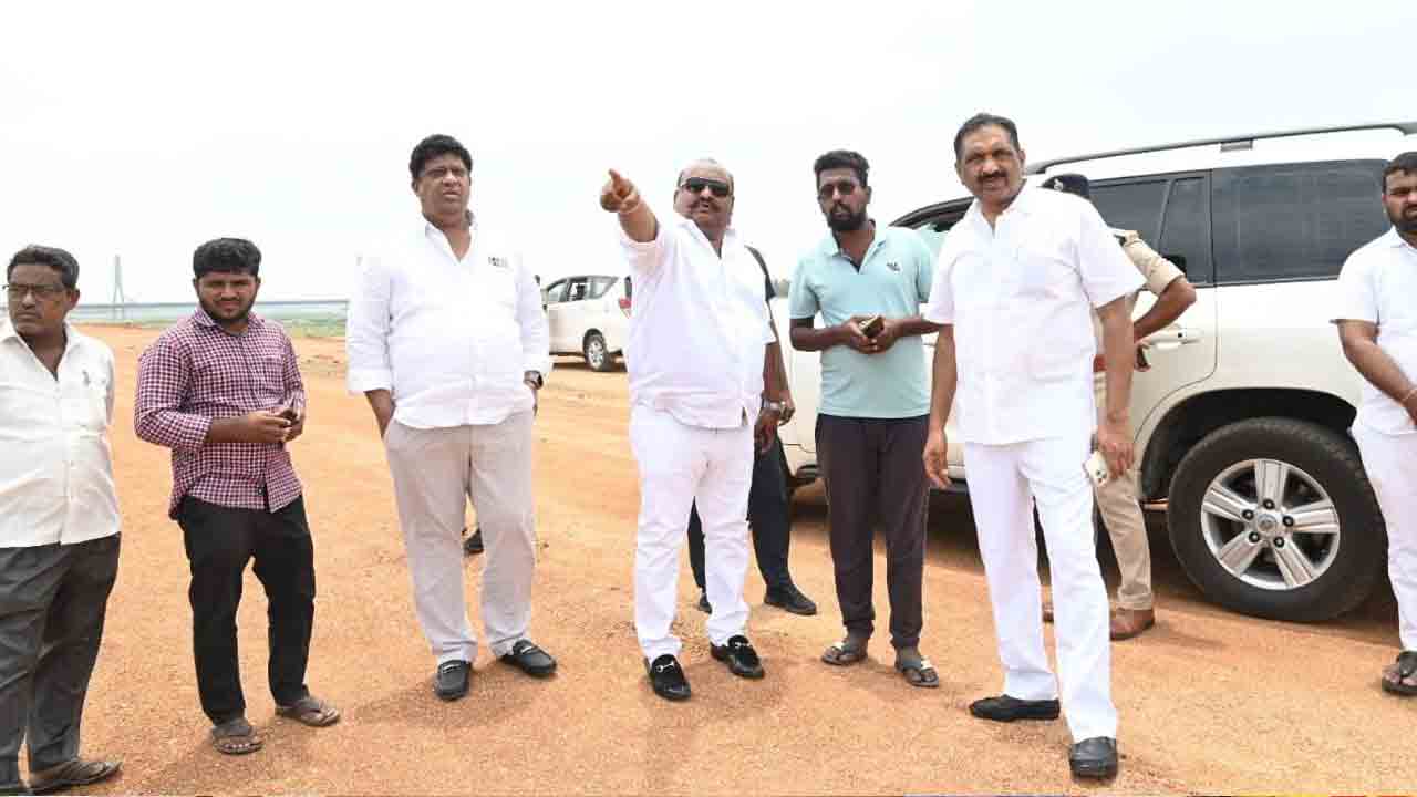 కేబుల్‌ బ్రిడ్జి పనుల్లో వేగం పెంచాలి