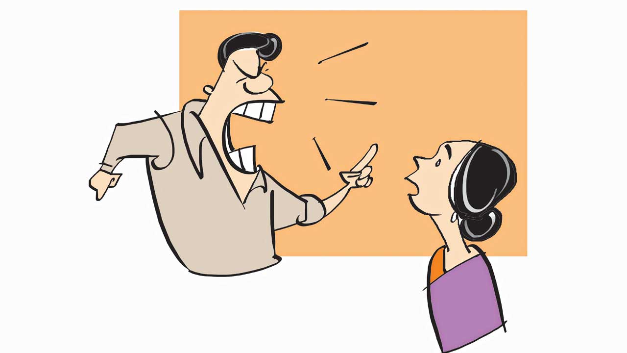 నగెవాళ్ల ముందర జారిపడ్డట్టు