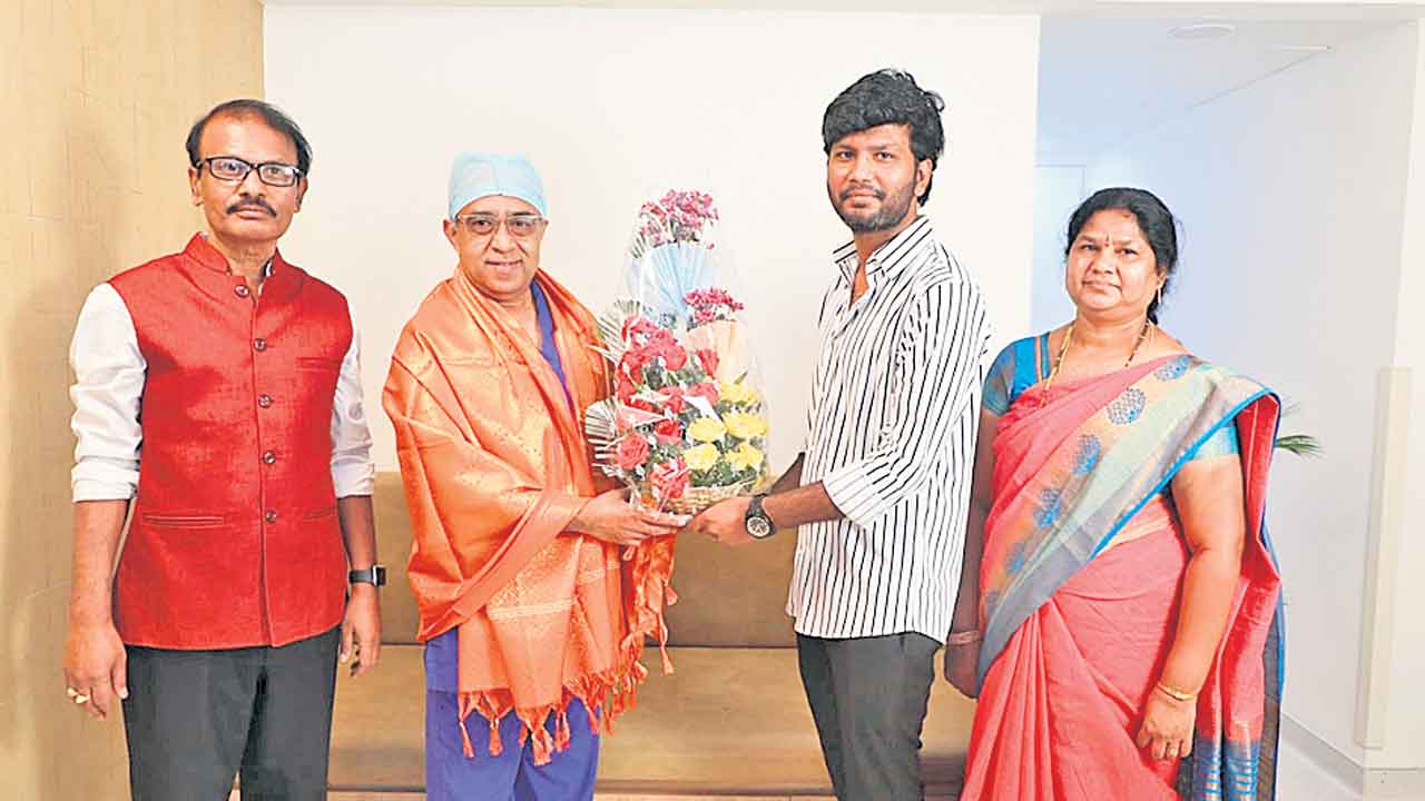 కేర్‌ దవాఖానలో అరుదైన శస్త్రచికిత్స