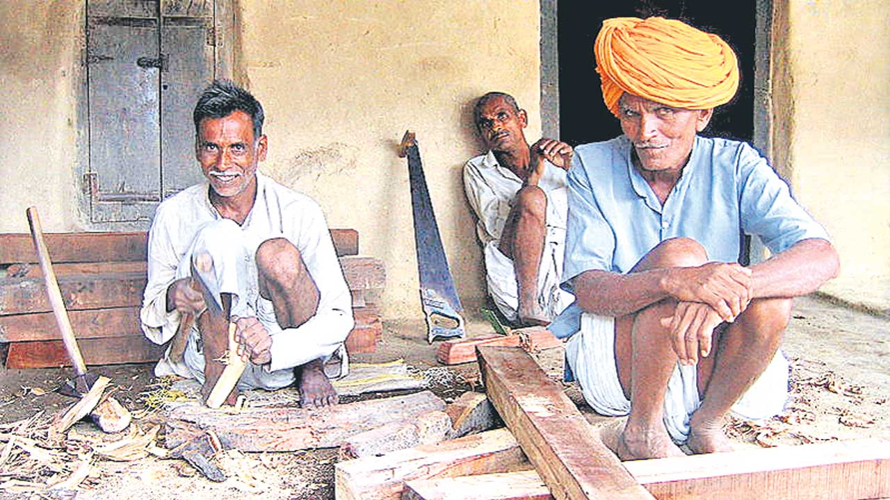 జీవనాధారంగా.. కులవృత్తులు