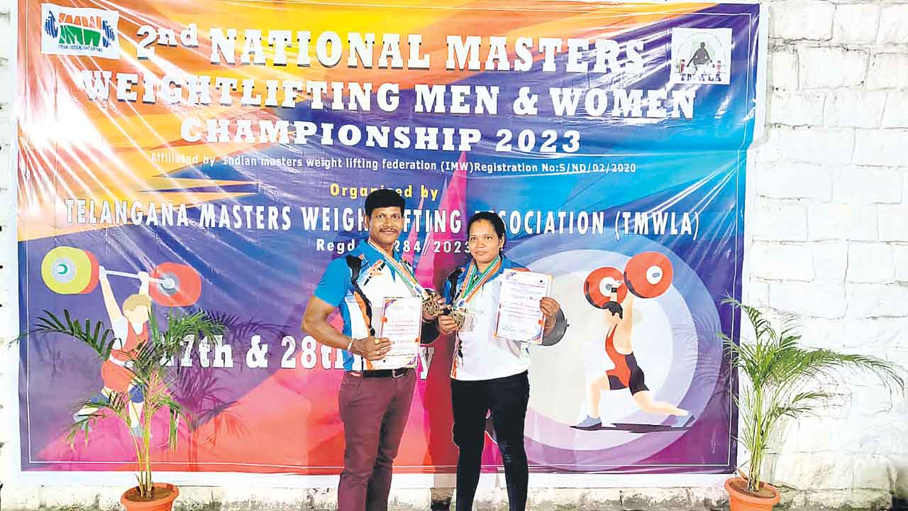 వెయిట్‌లిఫ్టింగ్‌లో మెరిసిన భార్యాభర్తలు