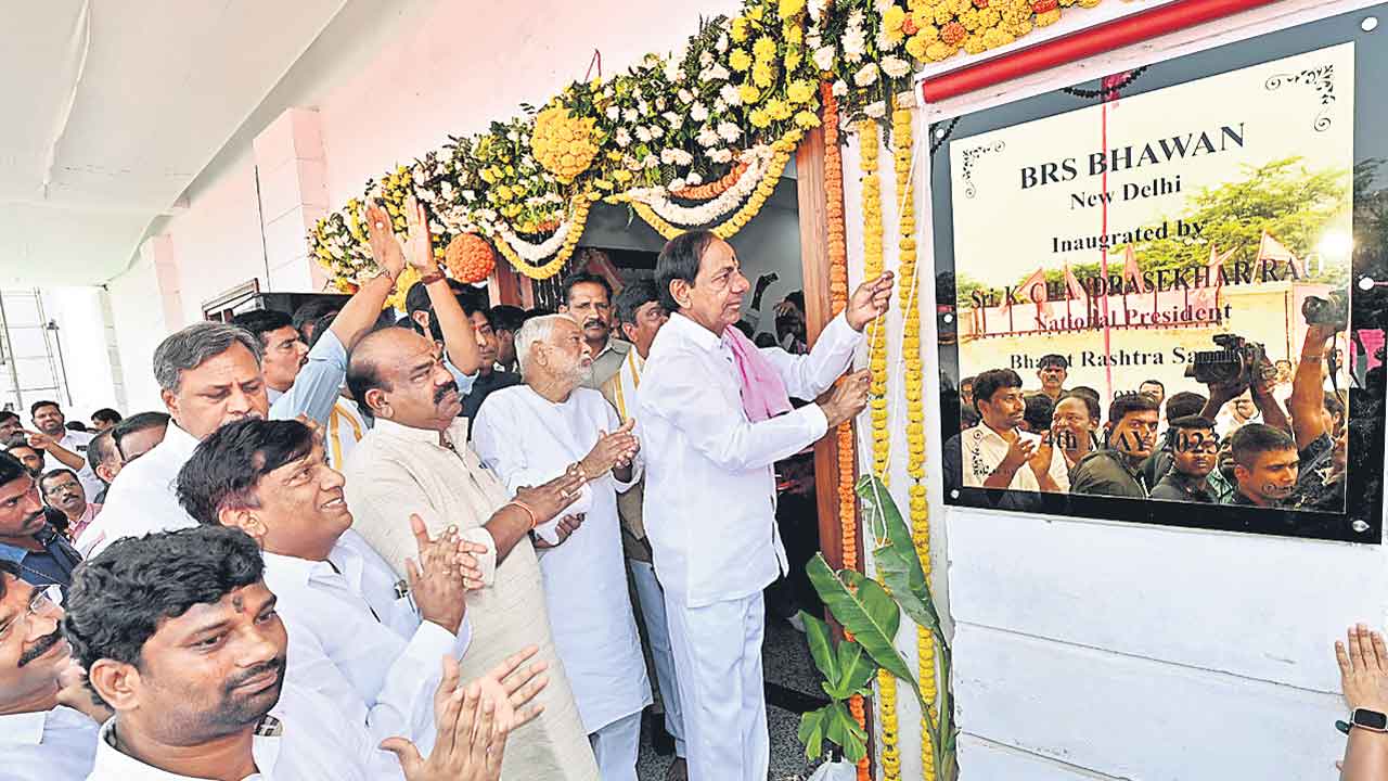 BRS Bhawan |  హస్తినలో ఆత్మగౌరవ పతాక.. బీఆర్‌ఎస్‌ భవన్‌ను ప్రారంభించిన సీఎం కేసీఆర్‌