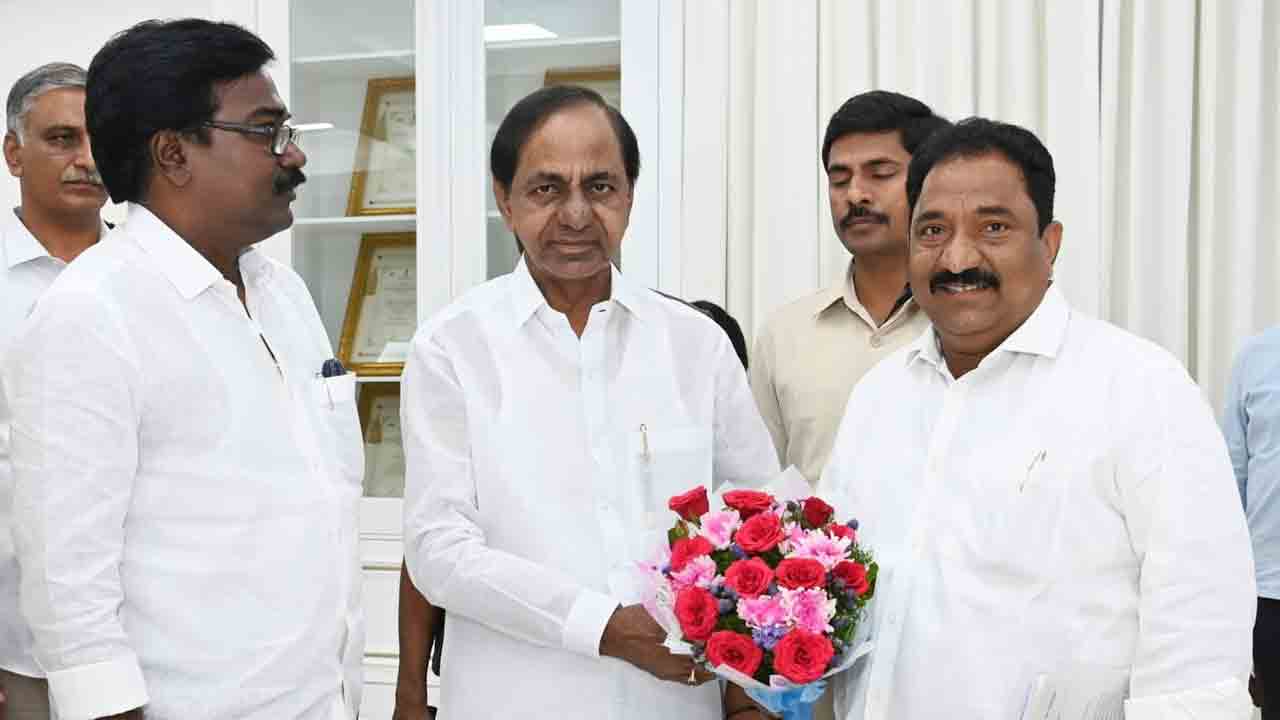 సీఎం కేసీఆర్‌ను కలిసిన ఎమ్మెల్యే సండ్ర