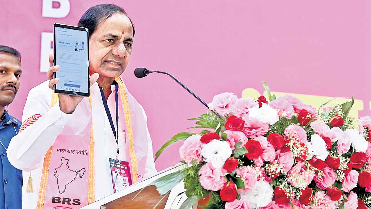 CM KCR |  దేశం తలరాత మారాలి.. హలం పట్టిన రైతు అసెంబ్లీకి వెళ్లాలి