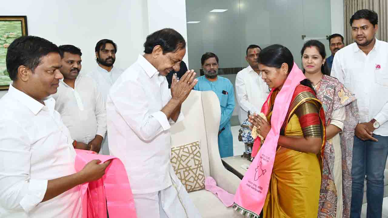 BRS Party | బీఆర్ఎస్‌లో చేరిన మ‌హారాష్ట్ర మ‌హిళా నేత‌లు.. సాద‌రంగా ఆహ్వానించిన సీఎం కేసీఆర్