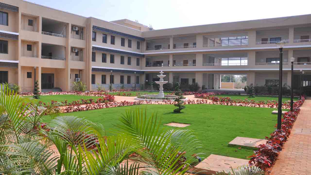 జూన్‌ 12న నడిగడ్డకు ప్రగతి ప్రదాత