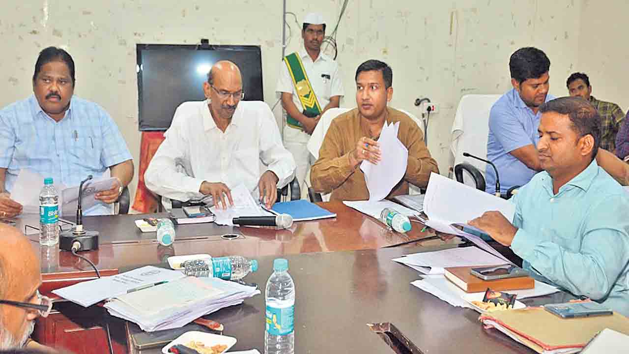 సివిల్‌ సప్లయ్‌కి బాకీ బియ్యం ఇవ్వండి