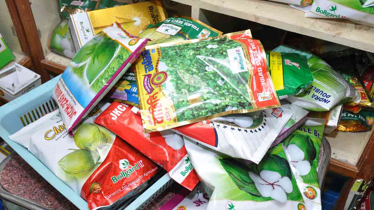 పత్తి  రైతుపై  కత్తి గట్టిన కేంద్రం